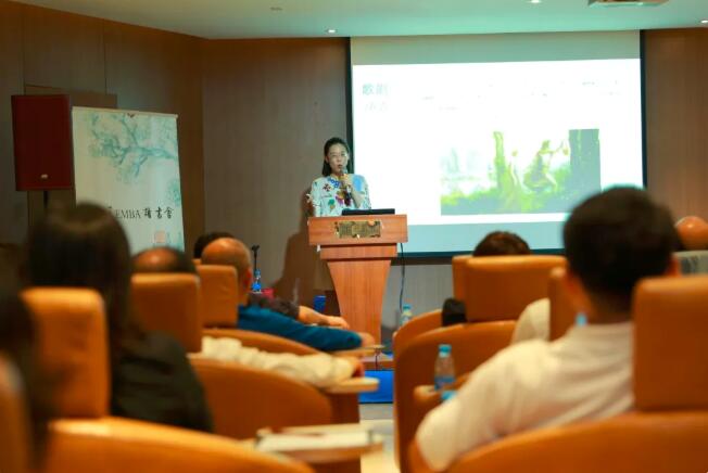 1541473595316664.jpg 读书会9.jpg